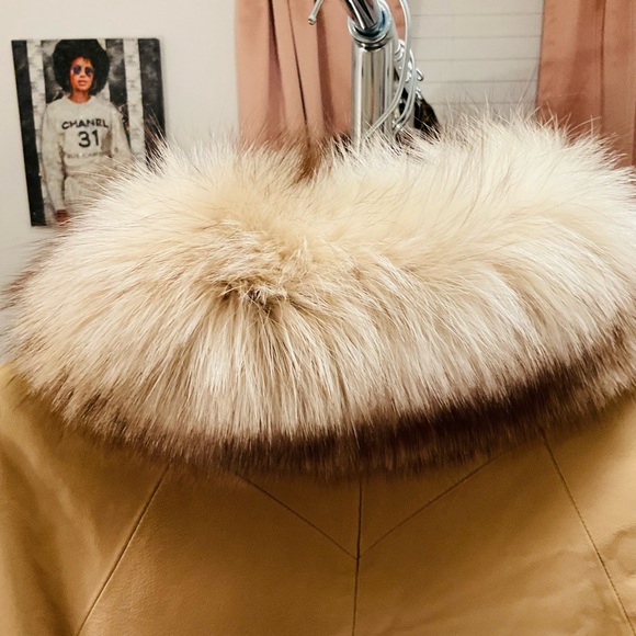 Banana Cream Leather swing with a Cream FOX Collar. - Picture 3 of 4